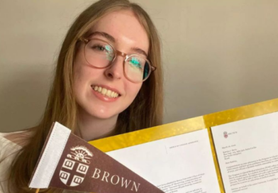 Se Ligue! Jovem brasileira de 18 anos é aprovada em 13 universidades dos Estados Unidos Se Ligue! Jovem brasileira de 18 anos é aprovada em 13 universidades dos Estados Unidos