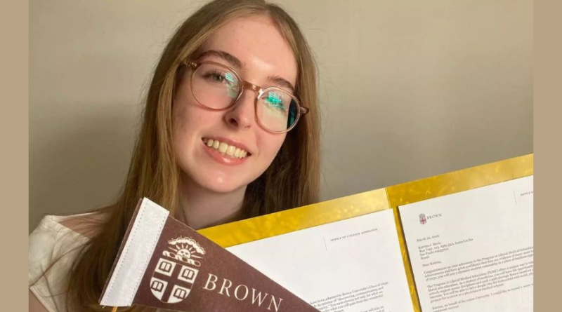 Se Ligue! Jovem brasileira de 18 anos é aprovada em 13 universidades dos Estados Unidos Se Ligue! Jovem brasileira de 18 anos é aprovada em 13 universidades dos Estados Unidos